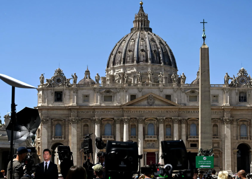 Corpo do Papa Francisco é Trasladado para o Vaticano em Procissão Solene com Cânticos