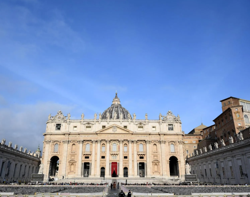 Corpo do Papa Francisco é Trasladado para o Vaticano em Procissão Solene com Cânticos