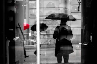 Temperaturas Descem e Chuva Coloca Quatro Distritos sob Aviso Amarelo: Previsão de Mau Tempo para a Páscoa